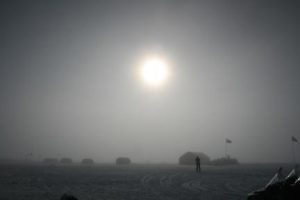 Sol over Grønlandsk forskningsstasjon